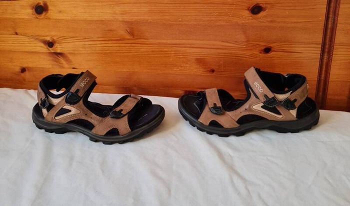 Ecco off the road sandles Size 8 eu 42 tan leather in good condition