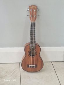 Soprano Ukulele, Cascha premium. Model HH 2024, Mahogany 21". Also folding music stand with carry bag.