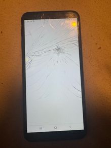Samsung Galaxy J6+ (Locked to Lyca Mobile / Cracked Screen + Cable)