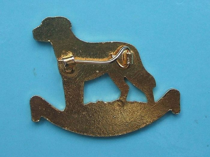 HAMILTONSTOVARE CLUB OF GREAT BRITAIN (hunting hound dog breed) - enamel membership badge (1980's)