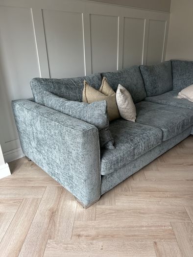 couch DFS perfect condition