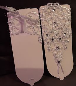 Nice lace glove's, ideal holy communion