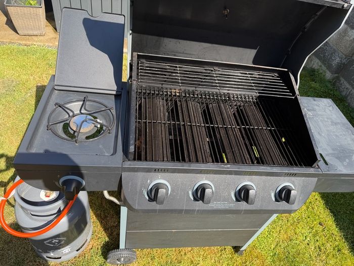 Gas barbecue