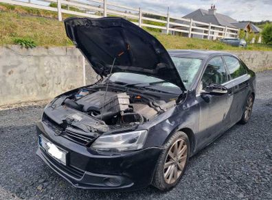 2013 Volkswagen Jetta 1.6 Diesel Manual 5 Speed Breaking