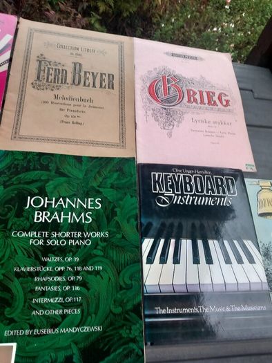 12 music books, lovely condition, post 8e, D18