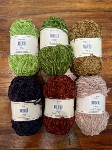 Fine chenille yarn