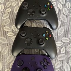 3 xbox joypads