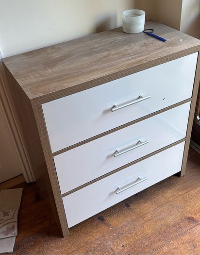 Chest of drawers