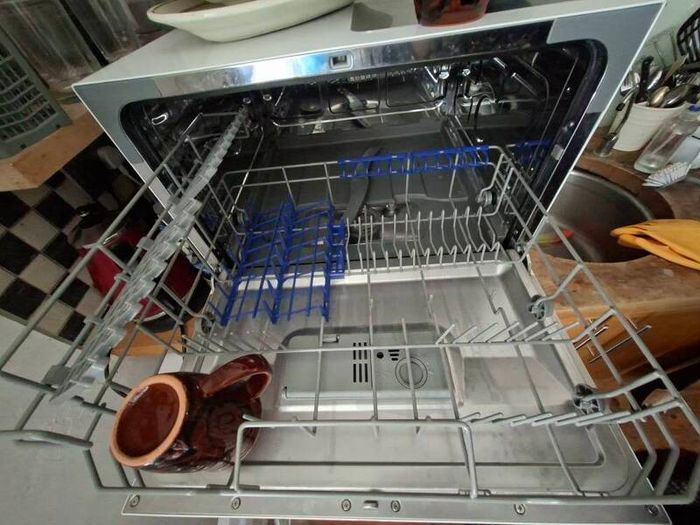 Counter top dishwasher