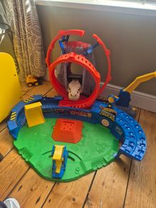 Hotwheels monster truck track