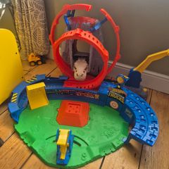 Hotwheels monster truck track