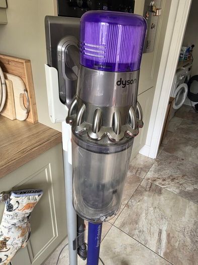 Dyson V11 Absolute Cordless Vacuum + Freestanding Dok Stand, Extra Filters & Spare Motor