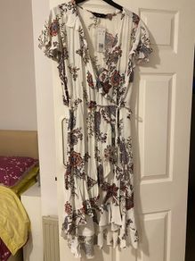 Dress H&M wrap over pretty floral dress