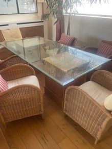 Dining table & 6 chairs