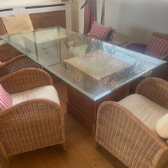 Dining table & 6 chairs
