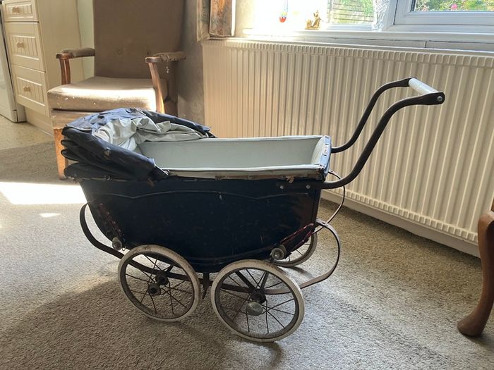 Vintage Dolls pram