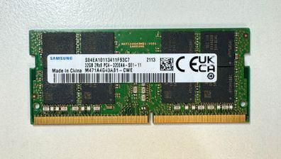 Samsung 32GB DDR4 module.