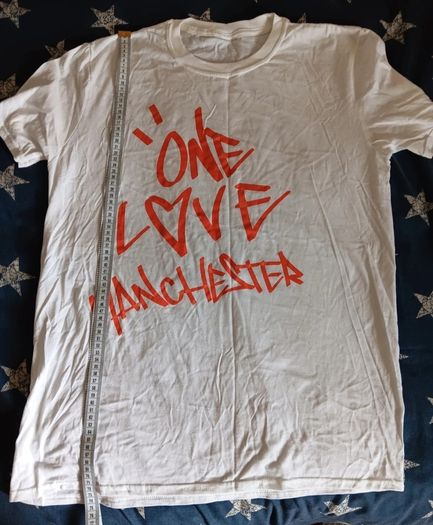 Ariana Grande Bundle - One Love Mancester Concert Large T Shirt, Badges & Compact Mirror.