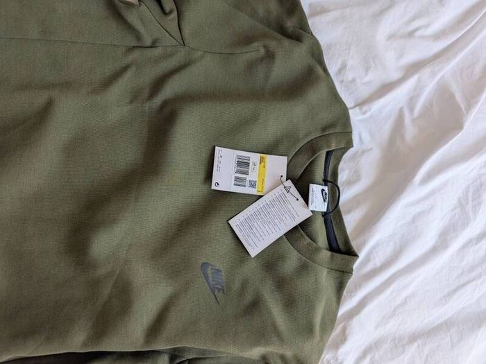 Nike men's jumper green