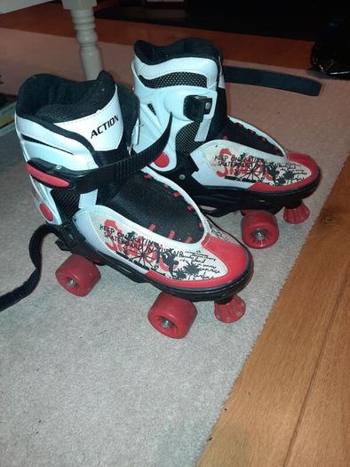 NEW Rollerskates