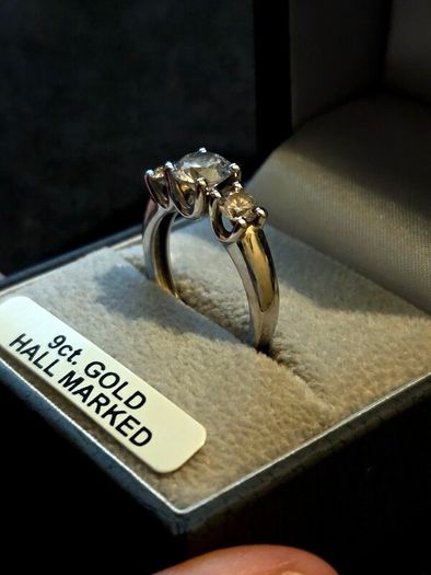9ct White Gold Ring