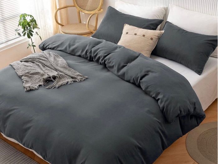 Duvet Cover Set - Easy Care and Soft hand feel breathable Microfibre Duvet Cover with Pillow cases (MULTIPLE COLOURS AND SIZES)