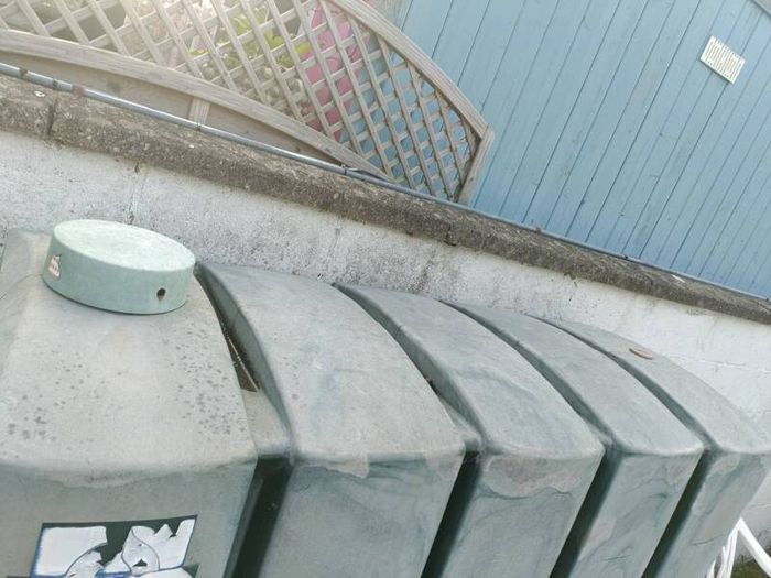 Oil tank