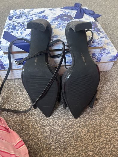 bow heels