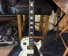 HB SC500 WH vintage series Les Paul style guitar + extras