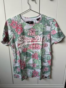 Superdry t-shirt, top for women, ladies in mint condition.  Size: S, UK 10