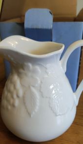Wedgwood Strawberry & Vine White Creamer 1992 EUC Vintage