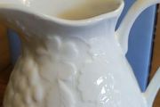 Wedgwood Strawberry &amp; Vine White Creamer 1992 EUC Vintage