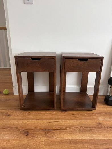 Pack of 2 square bedside tables