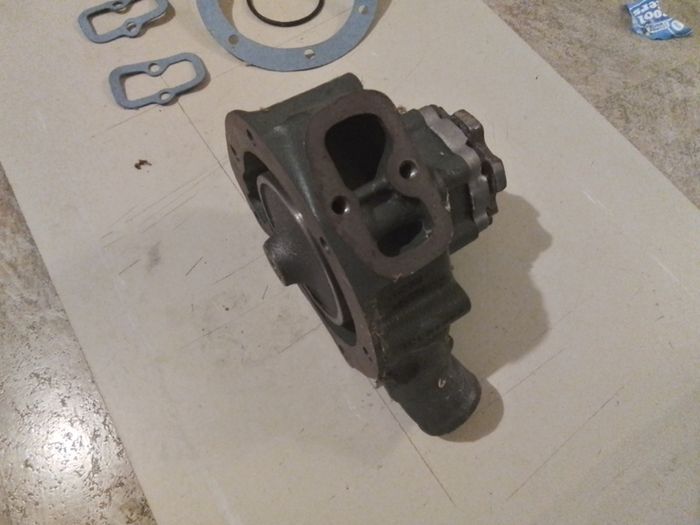 Mercedes Unimog MB Tractors Water pump.