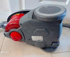 HOOVER Vacuum Cleaner Model SE71, Powerful suction and in excellent condition