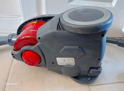 HOOVER Vacuum Cleaner Model SE71, Powerful suction and in excellent condition