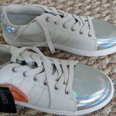 Girls shoes