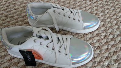 Girls shoes