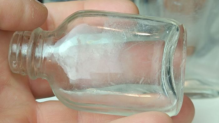 499 - Set of 6 Vintage Clear Glass Screw Cork Top Collectible Decorative Bottles and Jars
