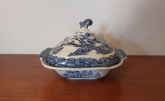 Fabulous Antique Blue and White Transferware Willow Pattern Shallow Lidded Tureen/Vegetable Dish For Display, Unknown Maker, Most Likely Staffordshire Made