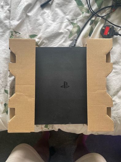 PS4 Slim 1TB Bundle (Firmware 10.71) Boxed with 2 Controllers & Dock