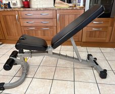 Heavy, Large Highly Versatile Weight Bench, Fully Adjustable!!