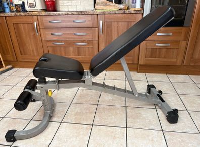 Heavy, Large Highly Versatile Weight Bench, Fully Adjustable!!
