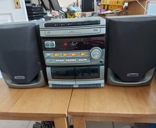 Philips Music System, Model FW316C22, 3 CD Changer, Dual Tape Deck, Tuner and AUX, with 2 Philips Speakers Model FB 318PH