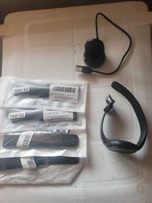 Samsung Gear S2 SM-R720 Black + 4 Extra Straps + Original Charger 30euro