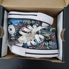 Baby Converse size 2 / 18