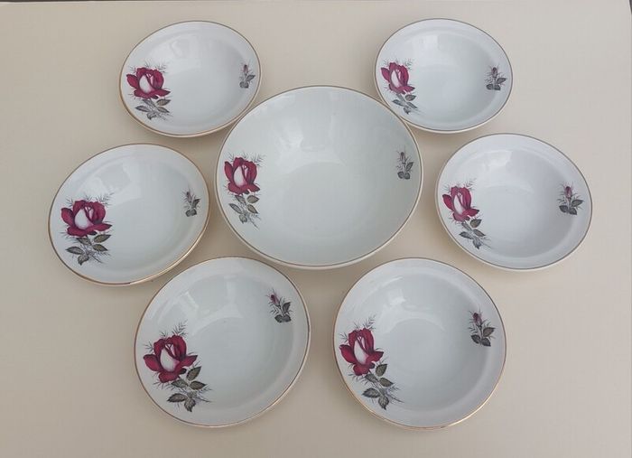 Beautiful Set of Six Dessert Bowls plus Matching Large Bowl by Arklow Pottery in the Very Popular and Collectable "Autumn Rose" Pattern
