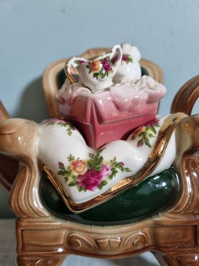 Rare Collectible  Royal Albert 'Old Country Roses' Large Autumn Chair  Teapot by Cardew Design