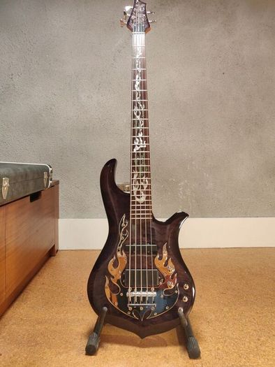 Traben Phoenix 5-String Bass + Original Traben Hard Case