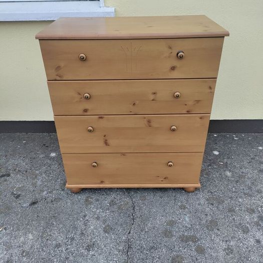 chest of drawers
